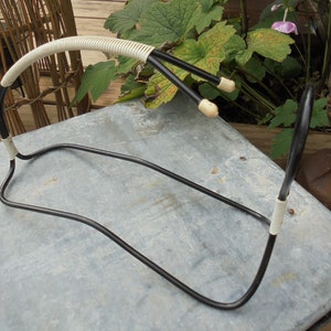 Scoubidou bottle holder for Burgundy bottle - Vintage 60s