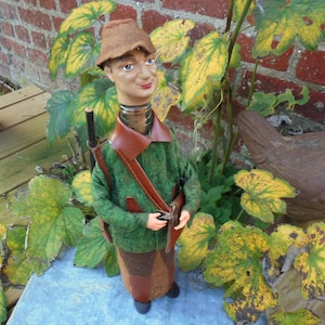 Original HUNTER bottle with its outfit and complete accessories + character head stopper.