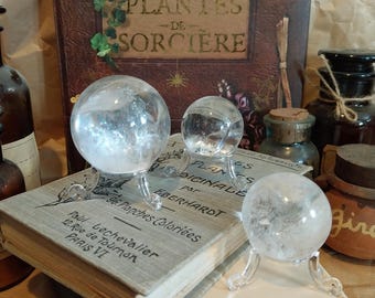 Boule de cristal - cristal de roche - sphère en cristal de roche