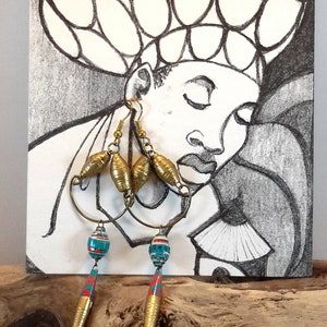 Ensemble carte africaine + boucles d’oreilles en papier recyclé.