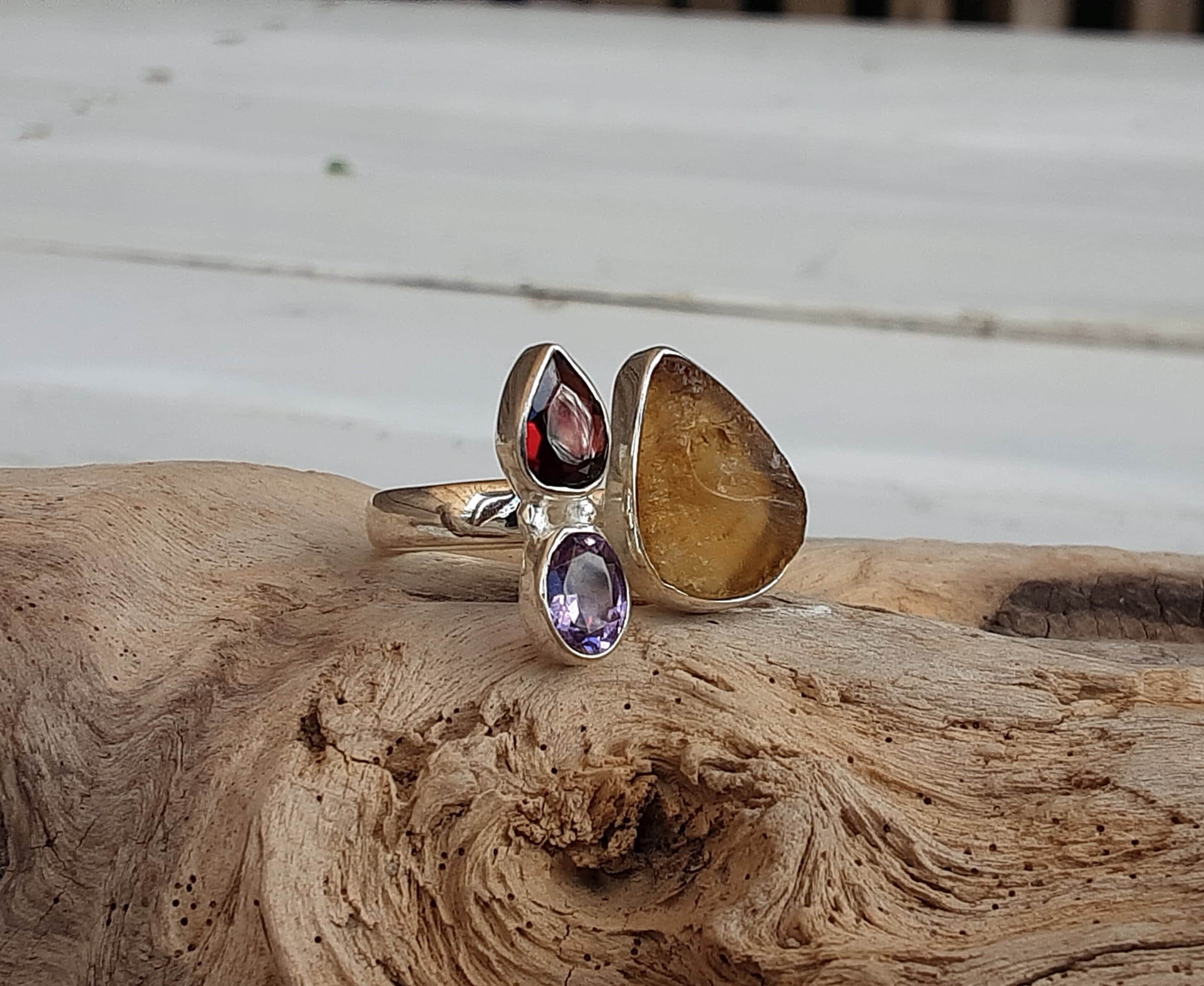 Bague 3 pierres semi précieuses sale