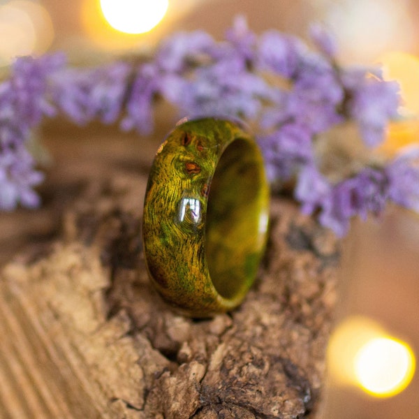 Ring aus Erlenholz, Ring aus grünem Holz, Ring aus Epoxidharz und Holz, Weihnachtsgeschenk aus Holz