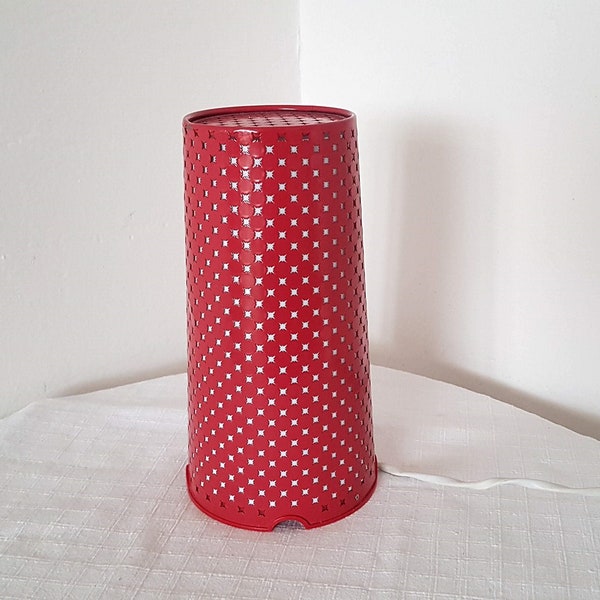 Vintage IKEA Memphis Milano Style red lamp Kalt