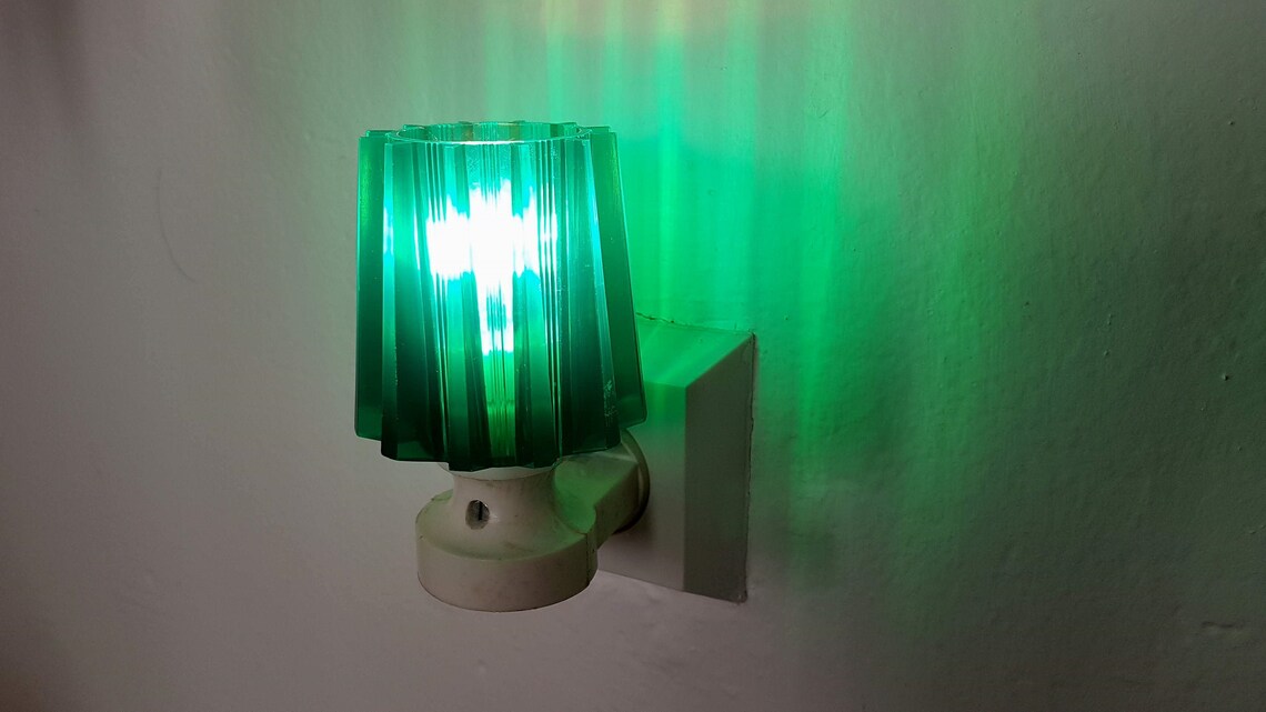 Vintage Mid-Century Changing Shade Night Light, photo 2 sur 5