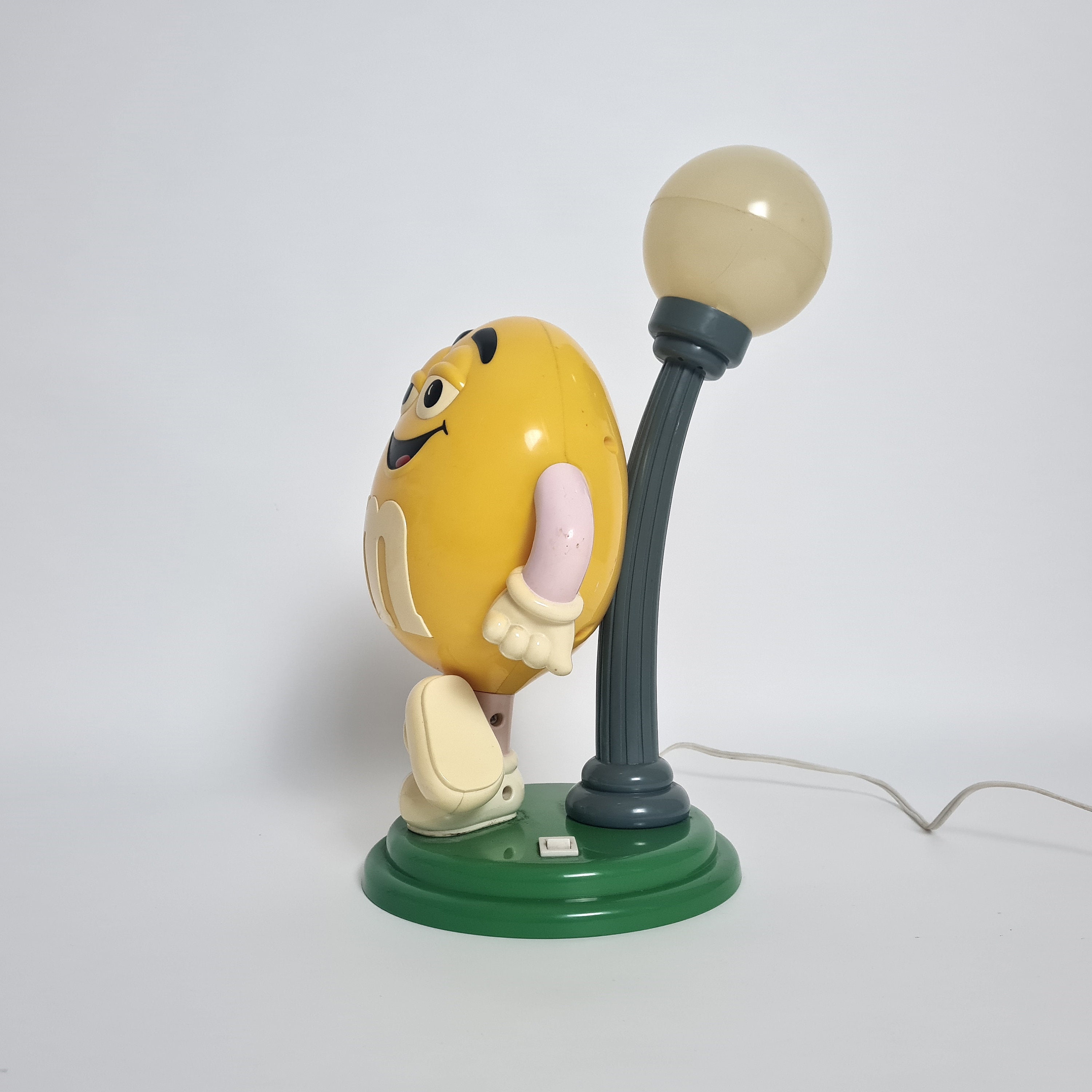 m&m ランプ Vintage Collectible Big Yellow M&ms Lamp Plastic Figure - Etsy