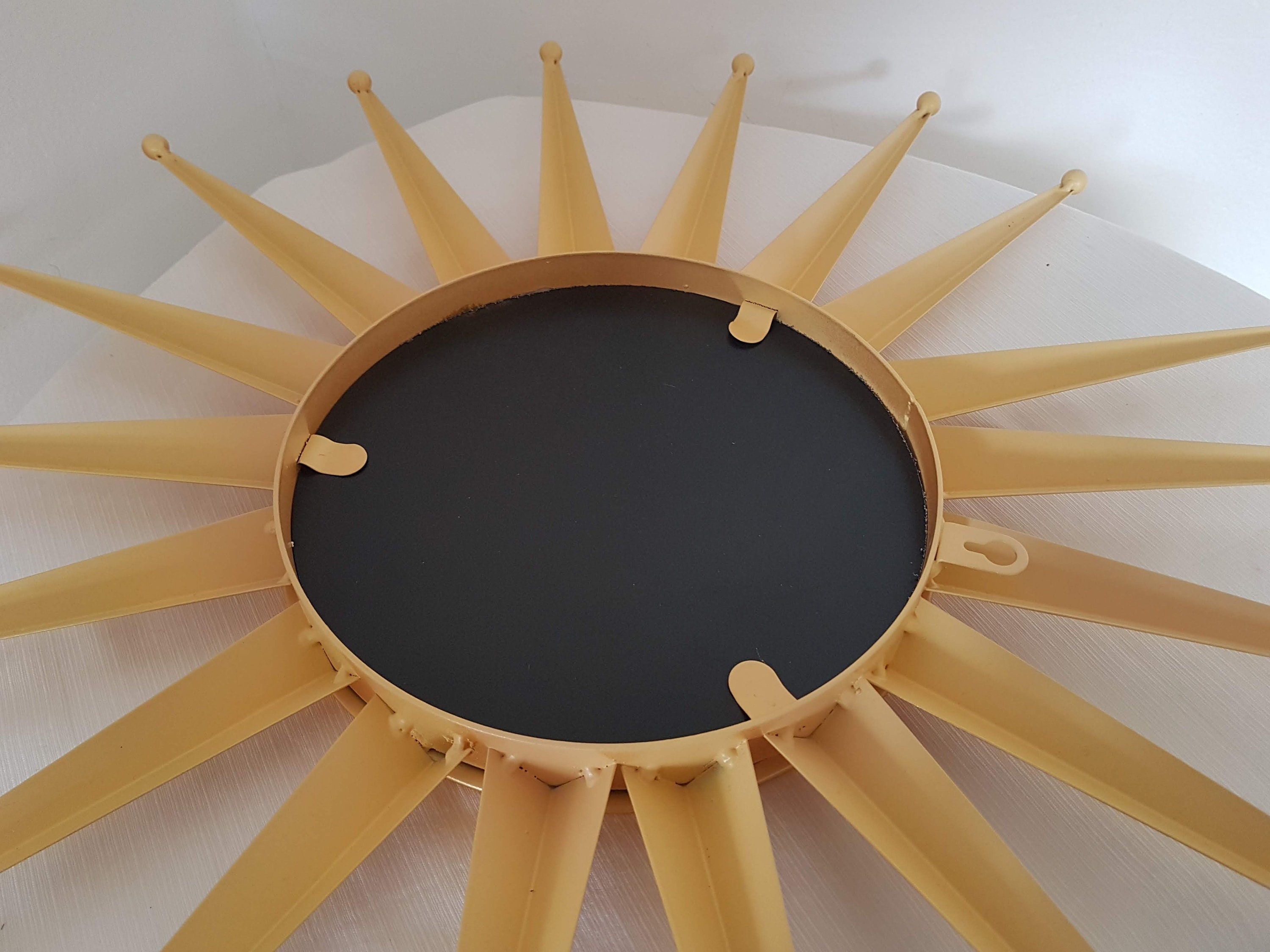 ヴィンテージのハリウッド・リージェンシースタイルの金属製フレームの