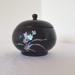 Vintage asian mother of pearl box inlay pearl Accessories oriental Lacquer pearl Antique Lacquer Box Antique china Chinese collectible