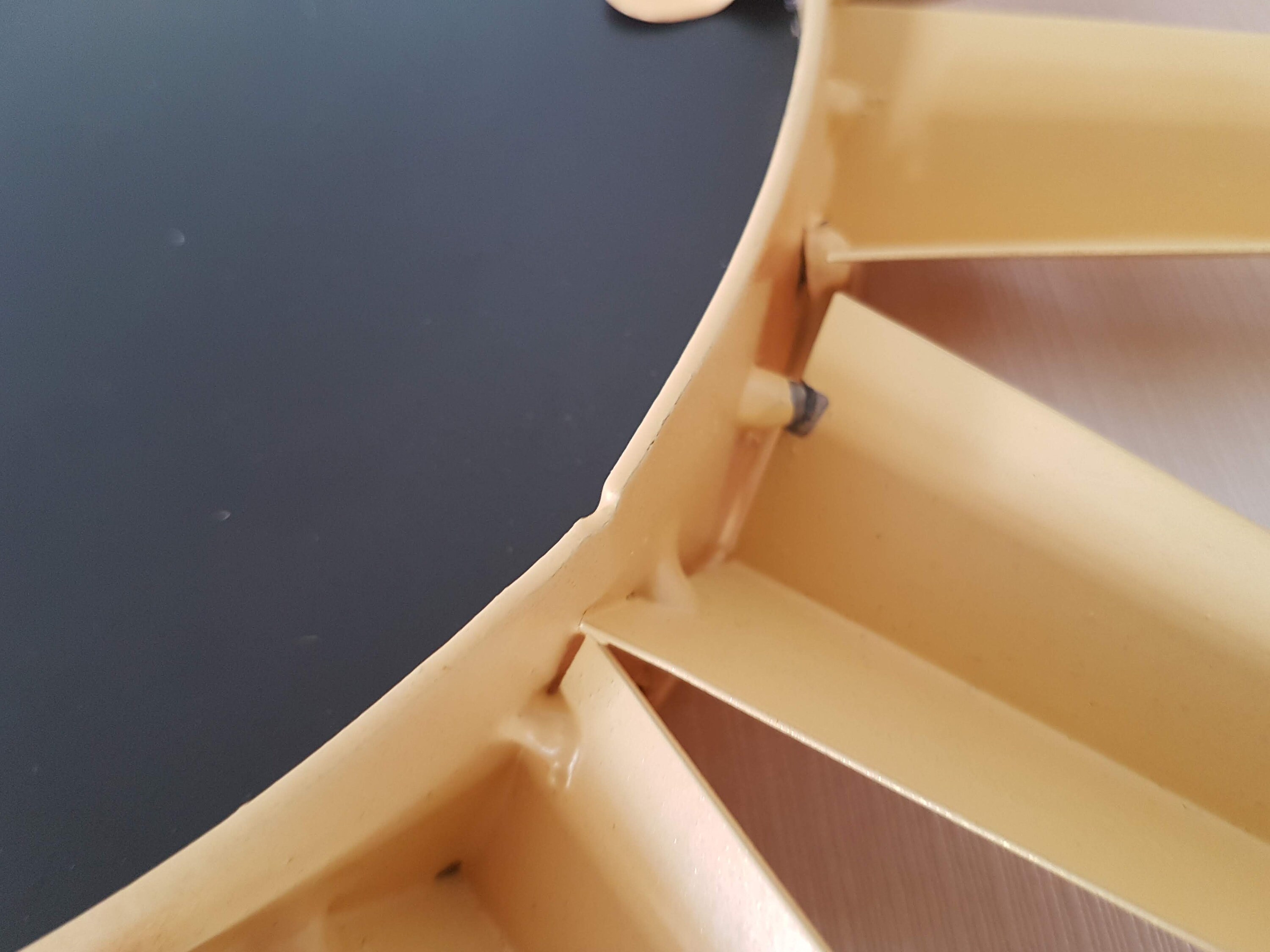 ヴィンテージのハリウッド・リージェンシースタイルの金属製フレームの