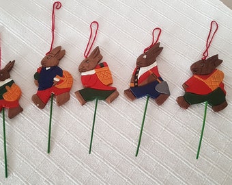 Vintage Erzgebirge Easter set of 5 bunnies Hand carved wooden East Germany German Easter Wooden decoration