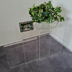 Vintage Mid Century Lucite set of 3 nesting tables