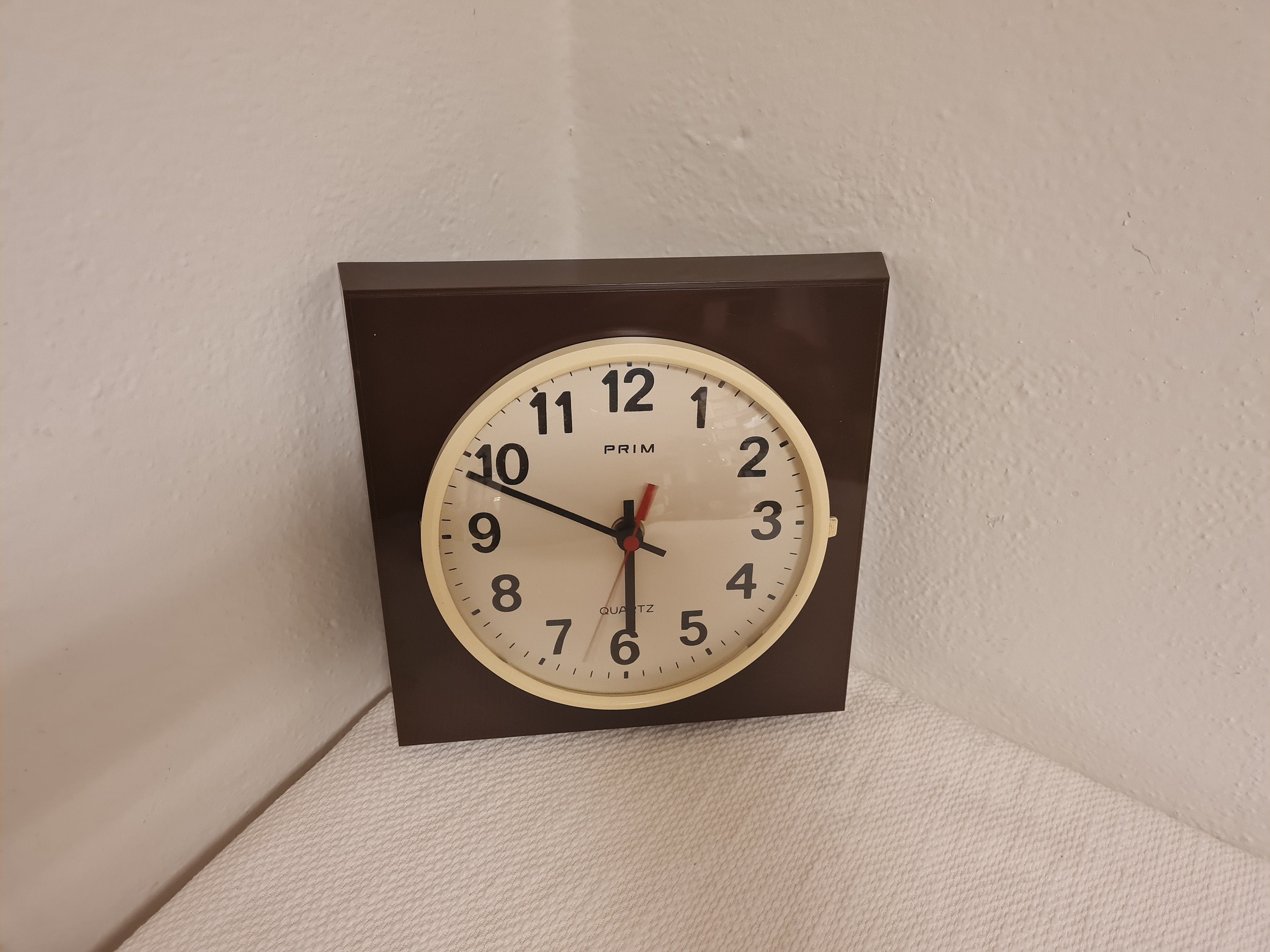 Vintage Master Crafters Metal Wall Clock Model 524 Gold Tone
