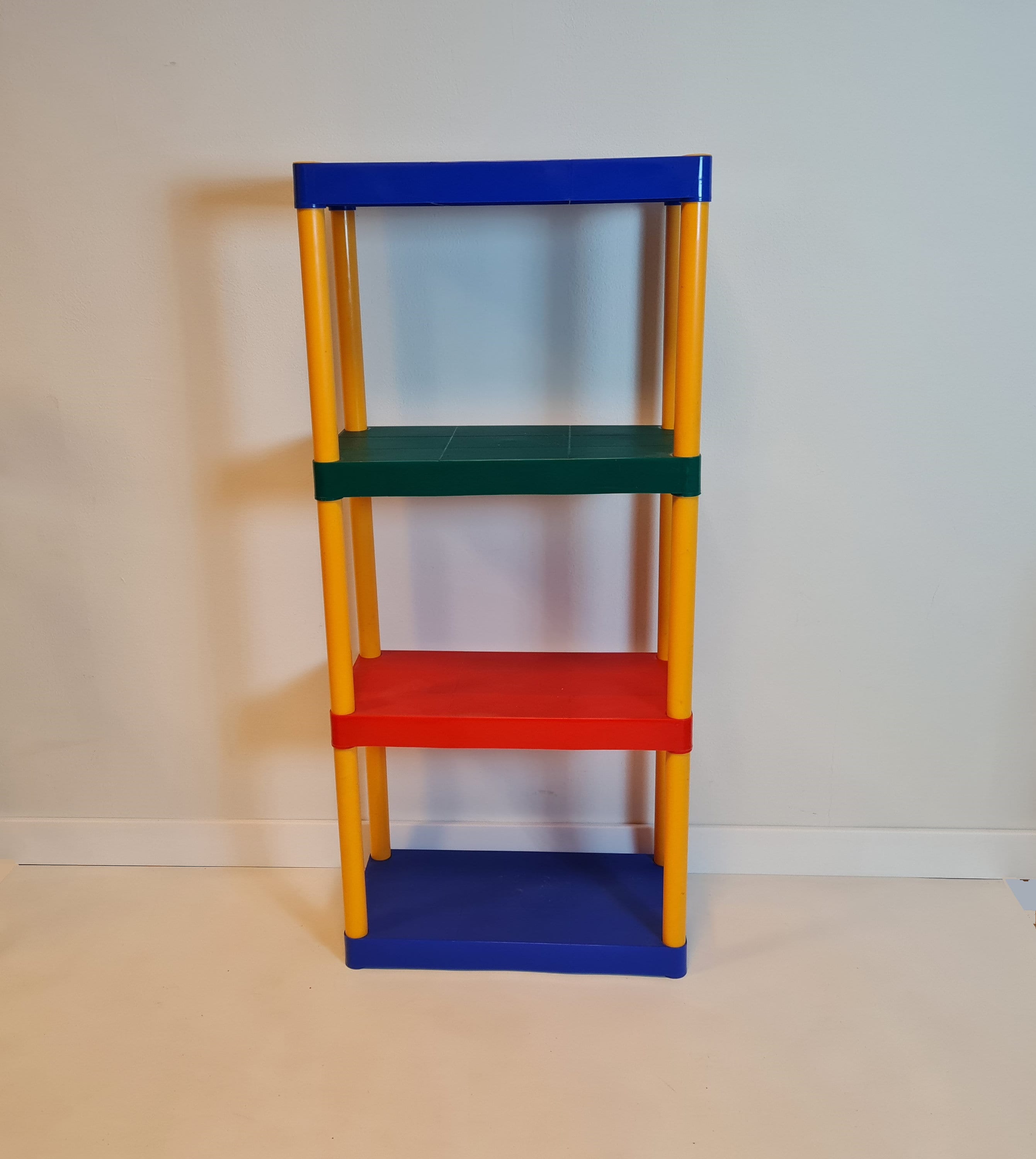 メンフィス　Memphis シェルフ　ビンテージ Vintage Memphis style floor shelf in plastic, 1980s For Sale