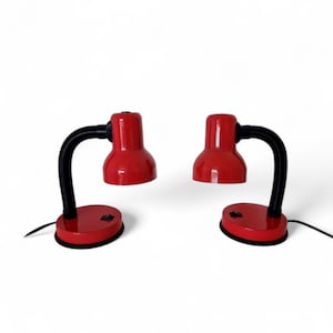 Vintage Memphis Milano Style Paar rote Metall Tischlampen 1990er Jahre