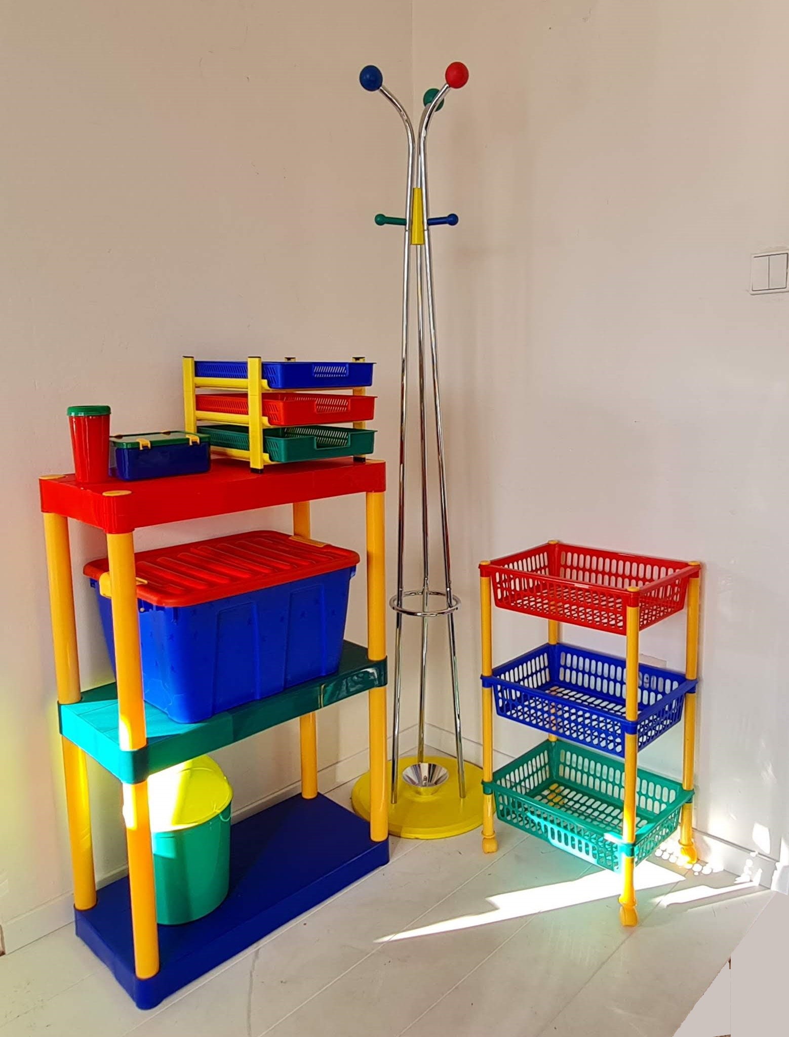 Vintage Memphis Milano Red Folding Shelf Hailo in Metal and