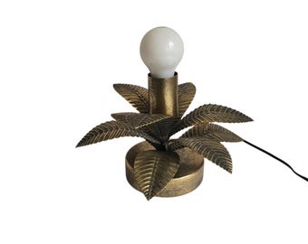 Vintage Hollywood Regency brass palm leaf table lamp, tropical mid century lighting decor