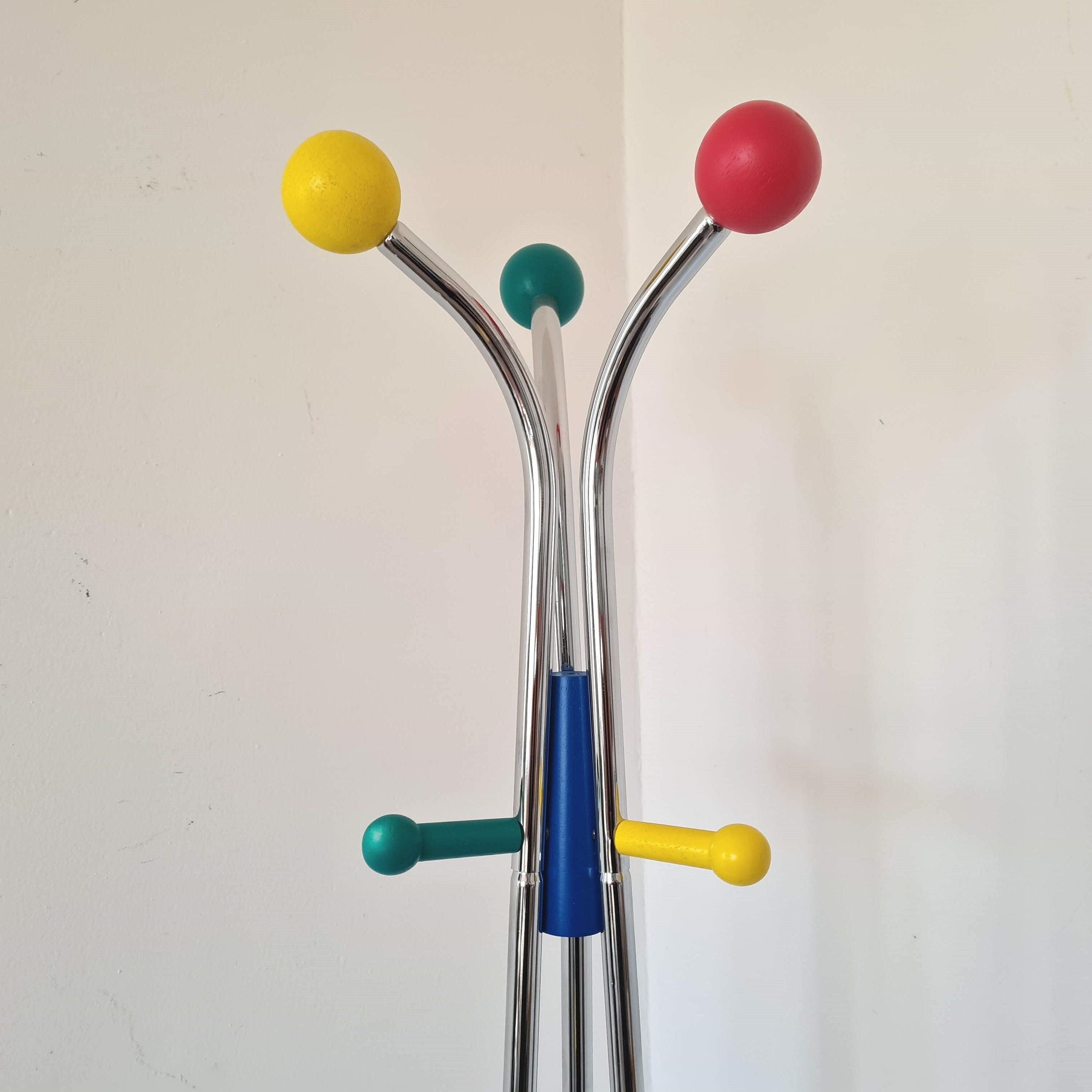 Vintage Memphis Milano Style Hanger Floor Porte-Manteau Debout avec Boules en Bois