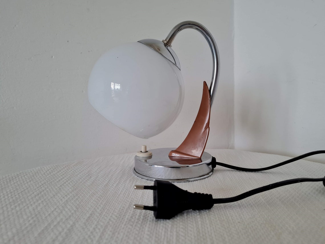 Vintage Bauhaus nickel table lamp Zukov with a glass ball shade, foto 4 di 5