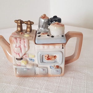 Vintage Collectors porcelain small teapot Kitchen