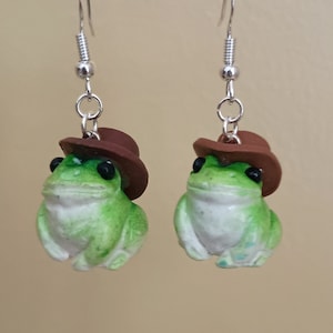 Funny Frog Earrings Dangle Polymer Clay Earrings Cute Frog Gift Funny Earring Quirky Earring for Frog Lovers Goblin Core Jewelry 1 1/4" Long