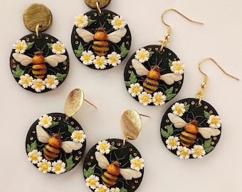 Pendientes de abeja colgantes de arcilla polimérica hechos a mano, bonitos pendientes de abejorro, regalo para madre, joyas coloridas de animales de la naturaleza, regalo de cumpleaños para ella