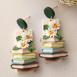 Pendientes de libro Pendientes colgantes de arcilla polimérica Joyas de libros hechas a mano Regalo para ella Ideas de regalos para amantes de los libros