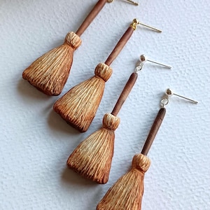Heksenbezem oorbellen bengelen Witchy oorbellen handgemaakte polymeerklei oorbellen statement Witchy sieraden geschenken Dark Academia cadeau voor haar