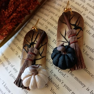PRE-ORDER Witchy oorbellen bengelen halloween heks oorbellen handgemaakte polymeerklei pompoen oorbellen Witchy cadeau Dark Academia cadeau