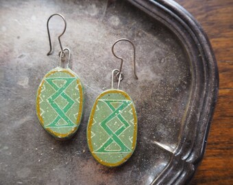 Vintage earrings | Green handpainted earrings | Ceramic dangle earrings