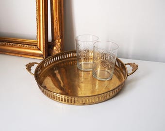 Vintage brass tray | Small brass tray with handles | Round brass tray | Round vintage brass tray with handles | Brass serving tray