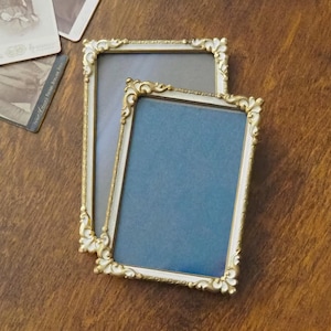 Set of two vintage photo frames | Set of two small matching vintage frames | Vintage brass picture frames | Brass and white frames