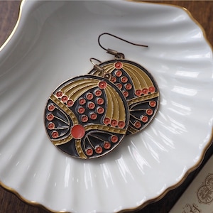 Vintage dangle earrings | Vintage earrings | Vintage brass tone earrings | Dangle earrings