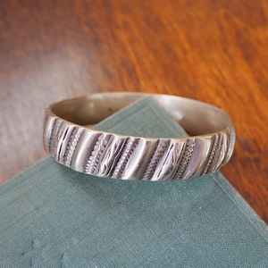 Pulsera brazalete vintage / Pulsera de tono plateado / Brazalete vintage / Brazalete de tono plateado / Brazalete boho vintage / Pulsera brazalete