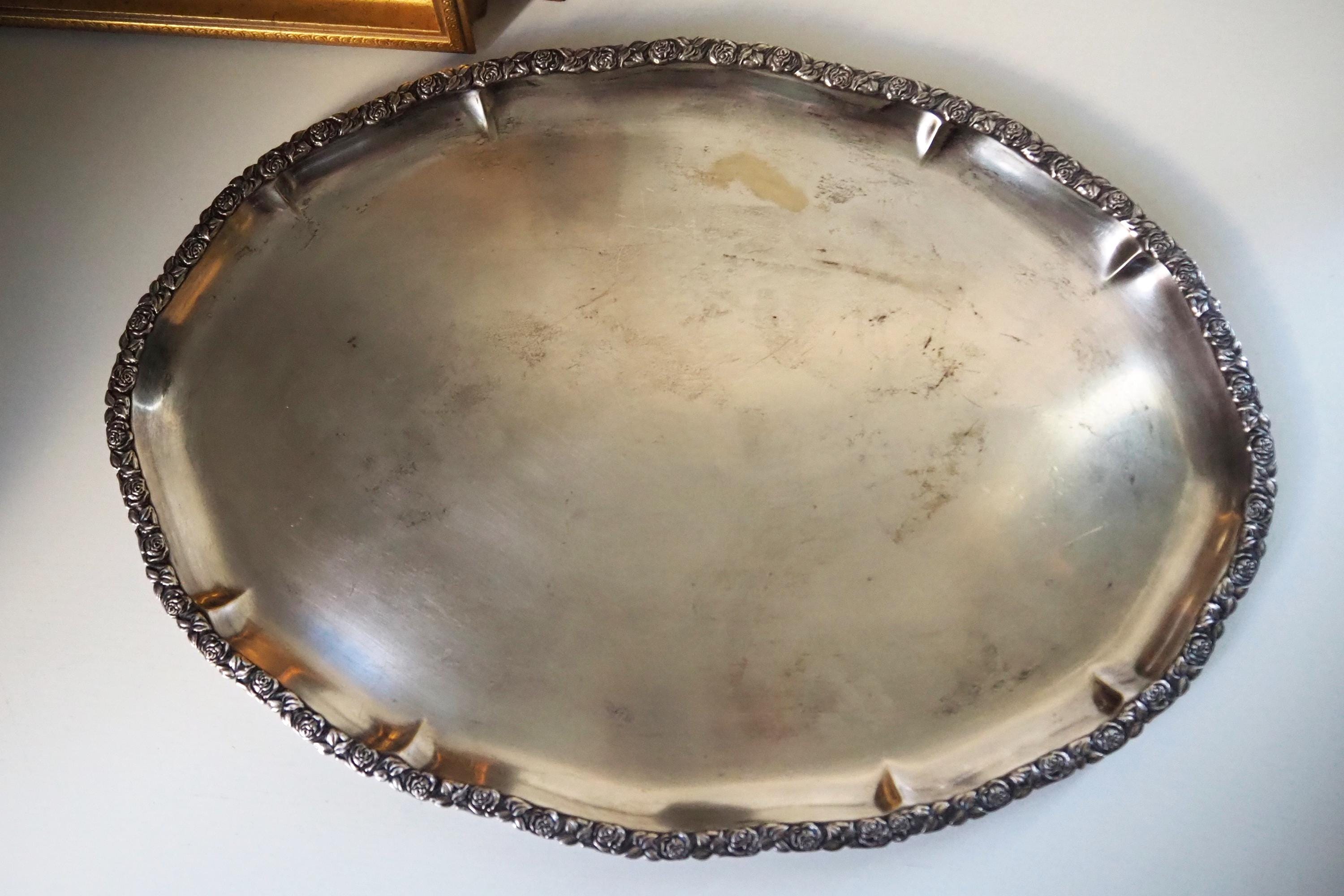 Grand plateau de service ovale métal argenté feuillage frise grecque XXème