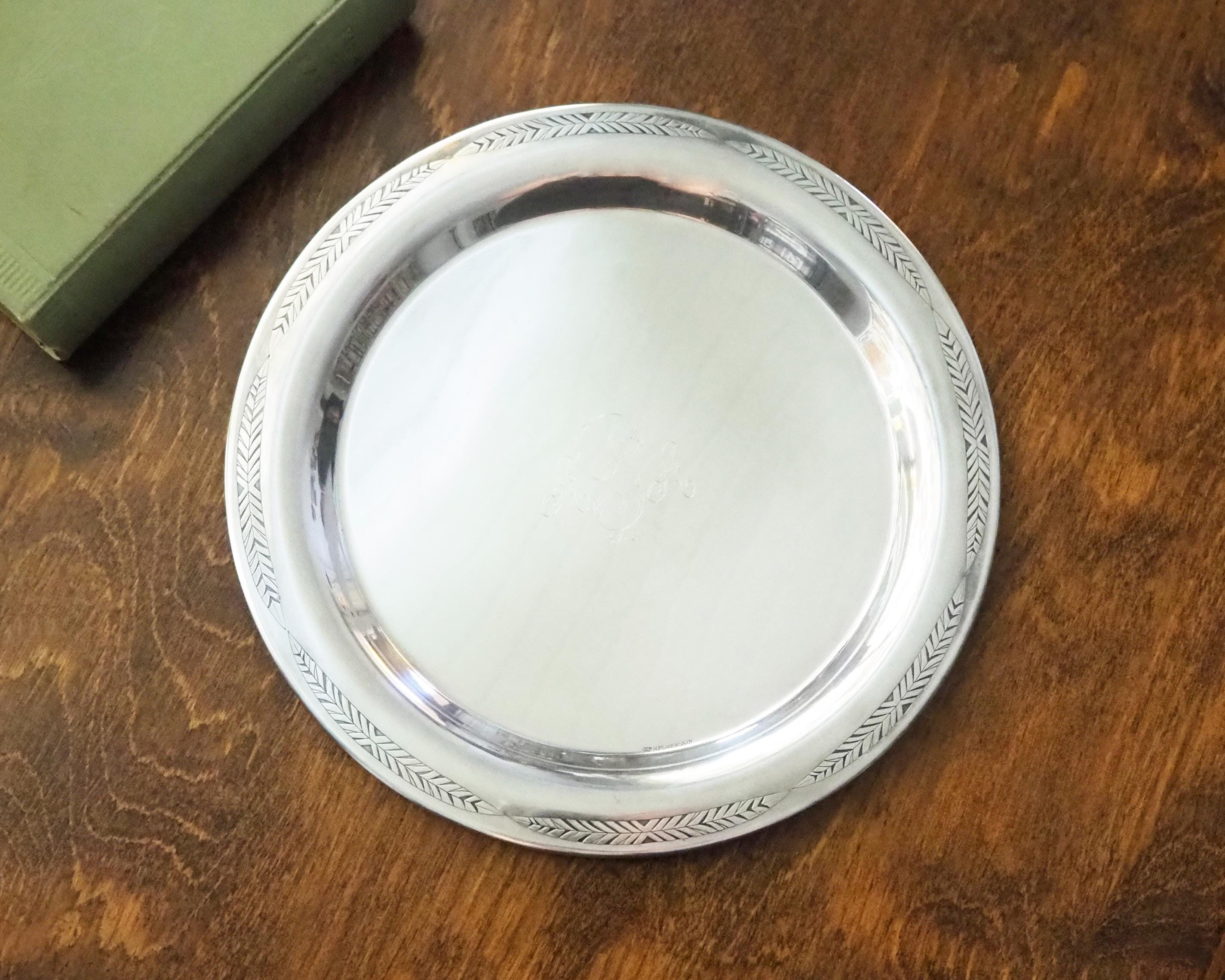 Lot de Plat ovale Empire en argent, poinçon au coq. Monogrammé. Poids