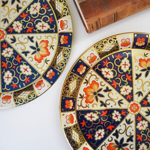 Set of two matching vintage tin trays | Small vintage tin trays | Round floral trays | Retro trays | Floral vintage trays