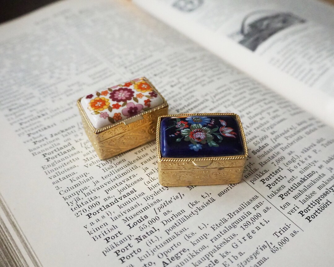 Set of Two Vintage Pill Boxes Vintage Pill Box Gold Tone Etsy