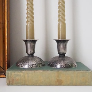 Par vintage ljusstakar | Ljusstakar i alpackasilver | Ljusstakar i blommig alpackasilver