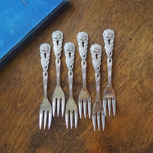 Set of six vintage dessert forks | Small vintage forks | Vintage dessert forks | Vintage dessert fork set | Amefa dessert forks
