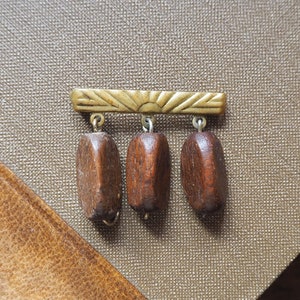 Vintage brooch |  Vintage brass and wood brooch | Wooden brooch | Vintage brass brooch