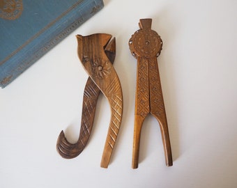 Vintage notenkrakers | Set van twee vintage notenkrakers | Houten notenkrakers | Sierlijke vintage notenkrakers | Handgesneden notenkrakers