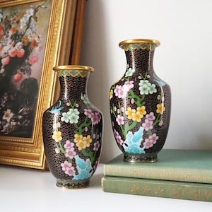 JINGFA エナメル塗装の花柄装飾花瓶（高さ約21cm）