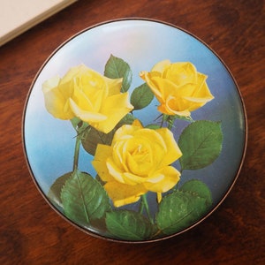 Vintage floral tin box | Floral tin box | Vintage storage box | Round floral tin box