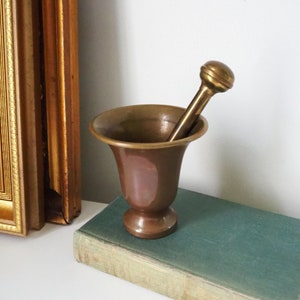Vintage brass mortar and pestle | Heavy brass mortar | Vintage brass and copper mortar | Vintage mortar and pestle | Vintage kitchenware