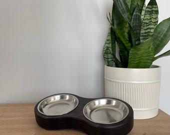 Custom dog bowls, dog bowl stand, personalized gift for dog owner and dog lover, gifts for dog moms, and personalized dog gifts.