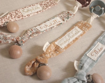 Gepersonaliseerde speenclip van katoenen gaas: geborduurde naam