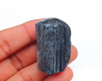 Surowy czarny turmalin, szorstki z polerowanym punktem, surowy kryształ turmalinu, małe kryształy czarnego turmalinu | Surowy kryształ czarnego turmalinu