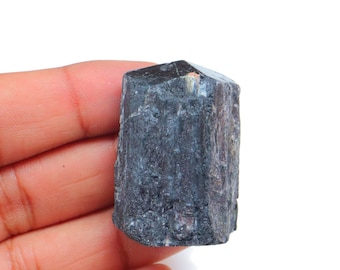 Surowy czarny turmalin, szorstki z polerowanym punktem, surowy kryształ turmalinu, małe kryształy czarnego turmalinu | Surowy kryształ czarnego turmalinu