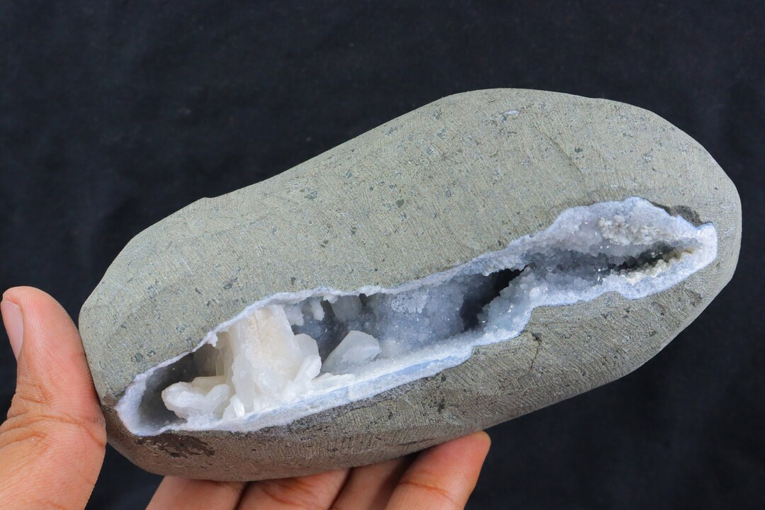 Beautiful Heulandite in Apophyllite Geode Cave, Heulandite Cave ...