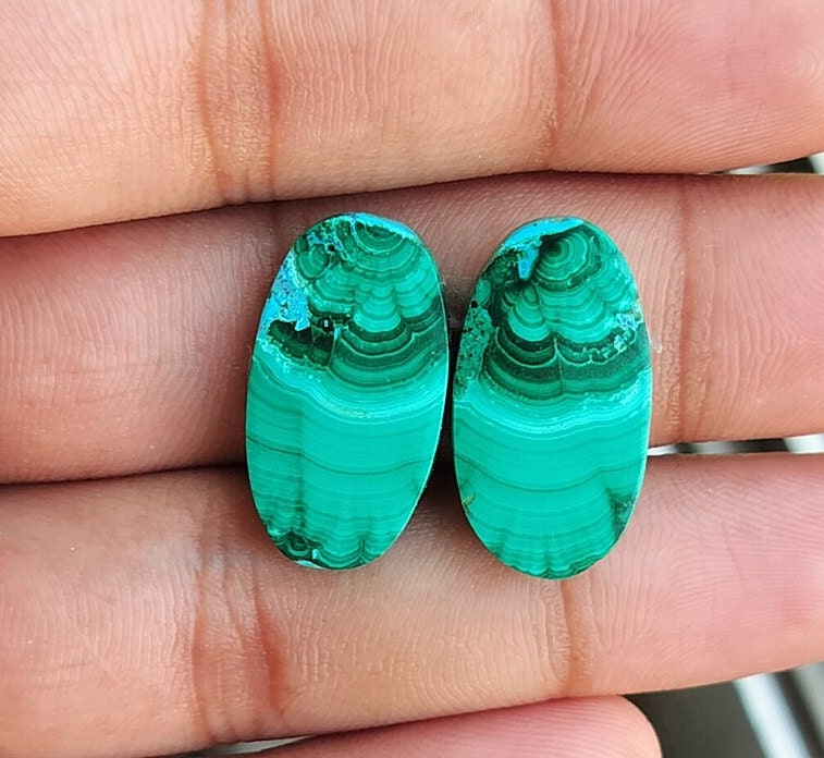 Paire De Malachite Naturelle Ovale - 34 Carats, 14x20x4 Mm - Pour Bijouterie