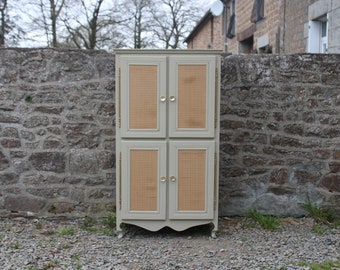 Buffet ou armoire en bois et cannage vintage / Buffet or cabinet in vintage wood and canework